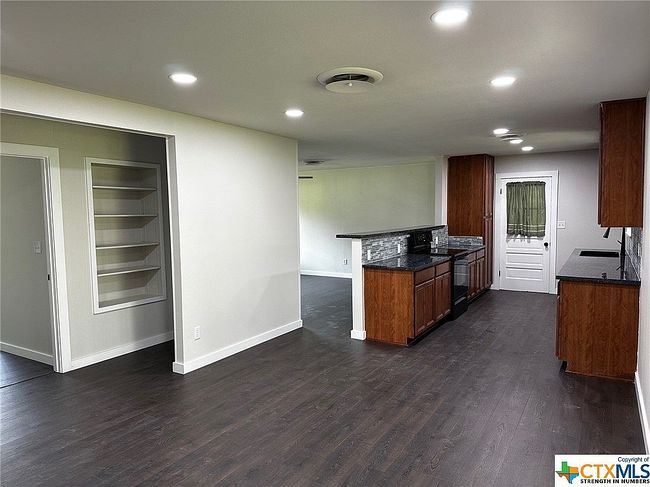 Additional photo 3 of property located at 1215 S Mesquite Ave