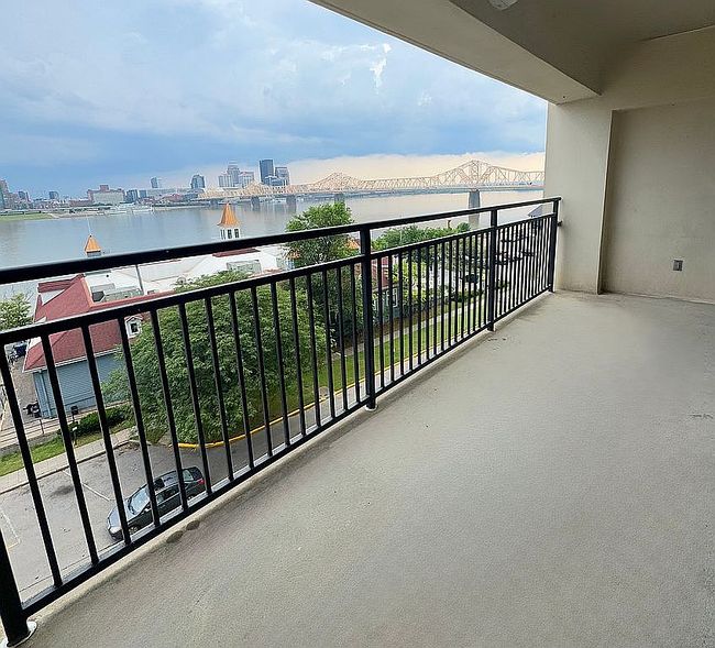 Photo of 1 Riverpointe Plz Apt 518, Jeffersonville, IN