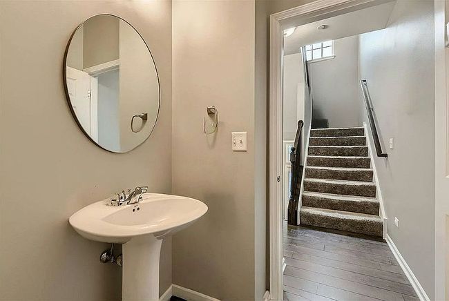 Photo of 2933 Madison Dr, Naperville, IL