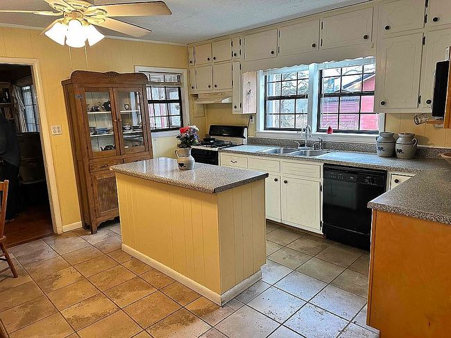 Image of 194 Foxridge Trl