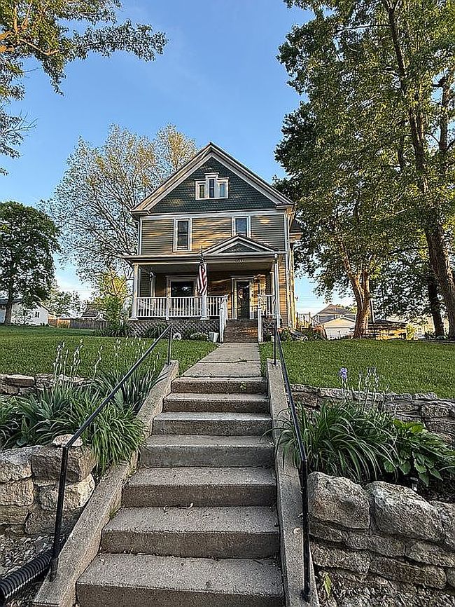 Image of 739 4th St