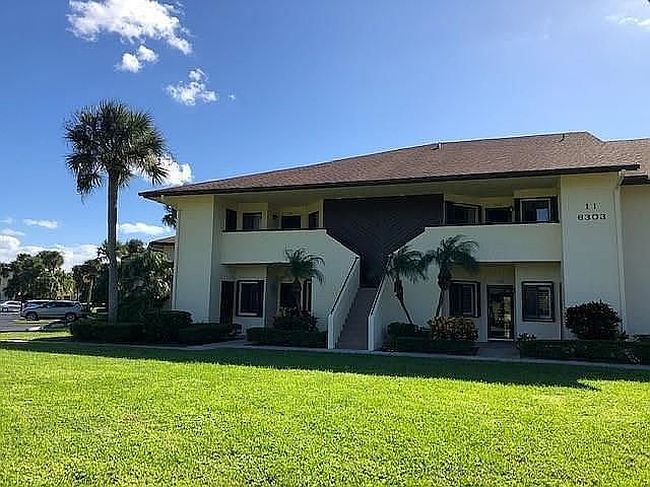 Preview of property located at 6303 Se Williamsburg Dr Apt 201