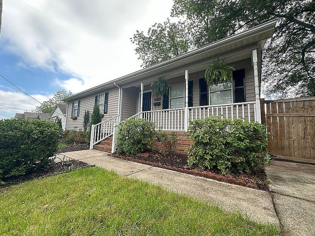Image of 104 N Calhoun St