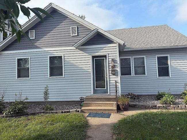 Photo of 838 W Broadway St