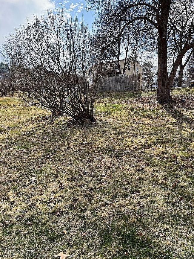 Image of 406 W 2nd St