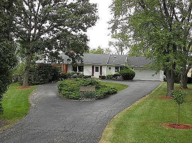 Photo of 100 E Seegers Rd, Arlington Heights, IL