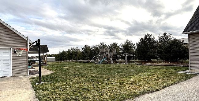 Image of 411 N Pointe Dr