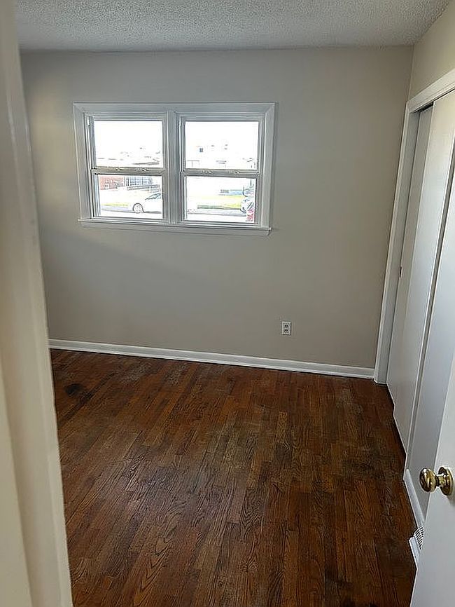 Photo of 1015 E 15th St, Hays, KS