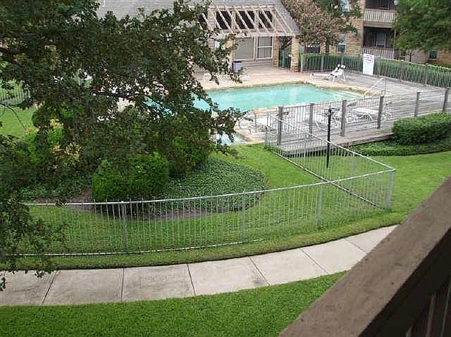 Additional photo 2 of property located at 1700 Amelia Ct Apt 526