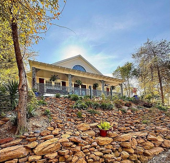 Image of 408 W Lake