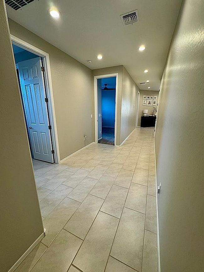 Additional photo 3 of property located at 905 S 108th Ave