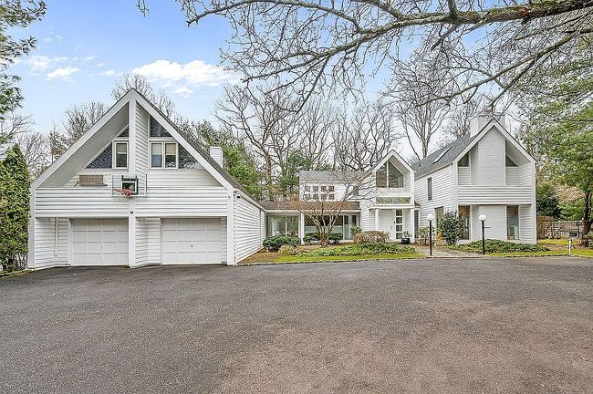 Image of 132 Old Westbury Rd