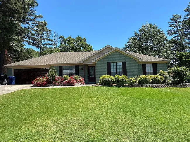 12 Winona Dr, Maumelle, AR