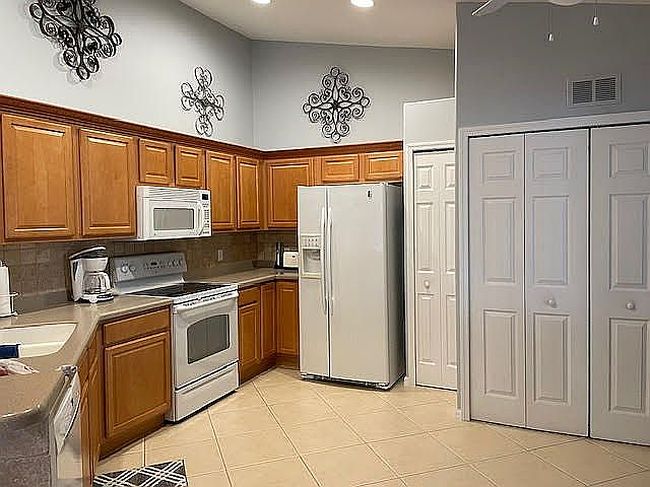 Photo of 9667 Hemingway Ln, Fort Myers, FL