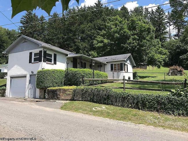 Photo of 1524 Rose Ln, Fairmont, WV