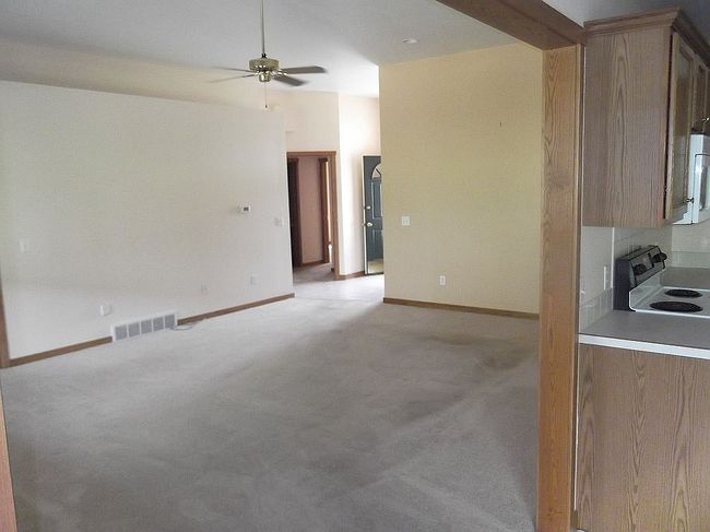 Photo of 3093 Creekwood Cir, Bay City, MI