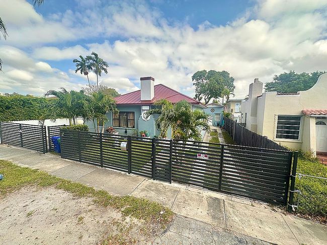 Additional photo 3 of property located at 3411 Sw 24th Ter