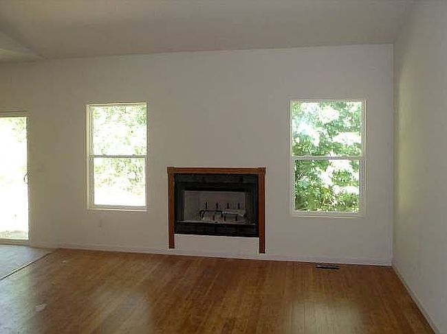 Photo of 916 S Larkspur Ln, Bloomington, IN
