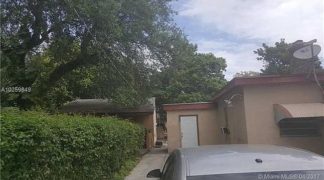 Additional photo 4 of property located at 585 Ne 163rd St