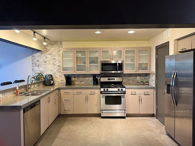 Additional photo 1 of property located at 1326 N Central Ave Unit 202