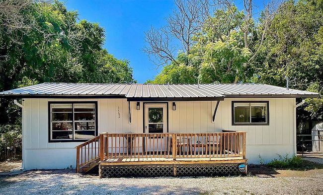 Image of 1582 Valley Dr