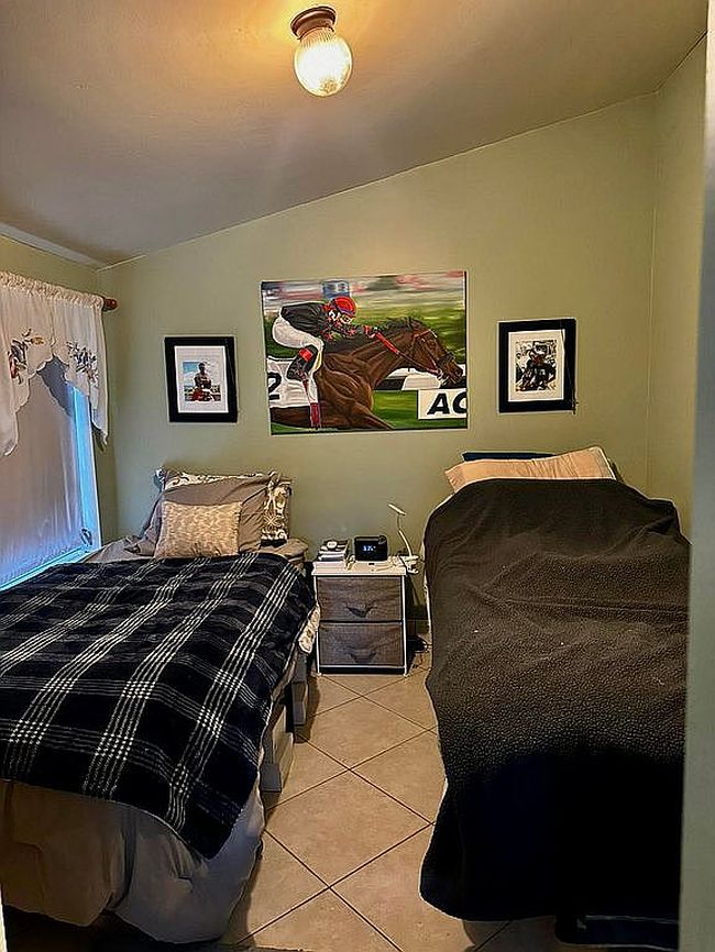 Photo of 2418 Charles Rd, Hallandale Beach, FL