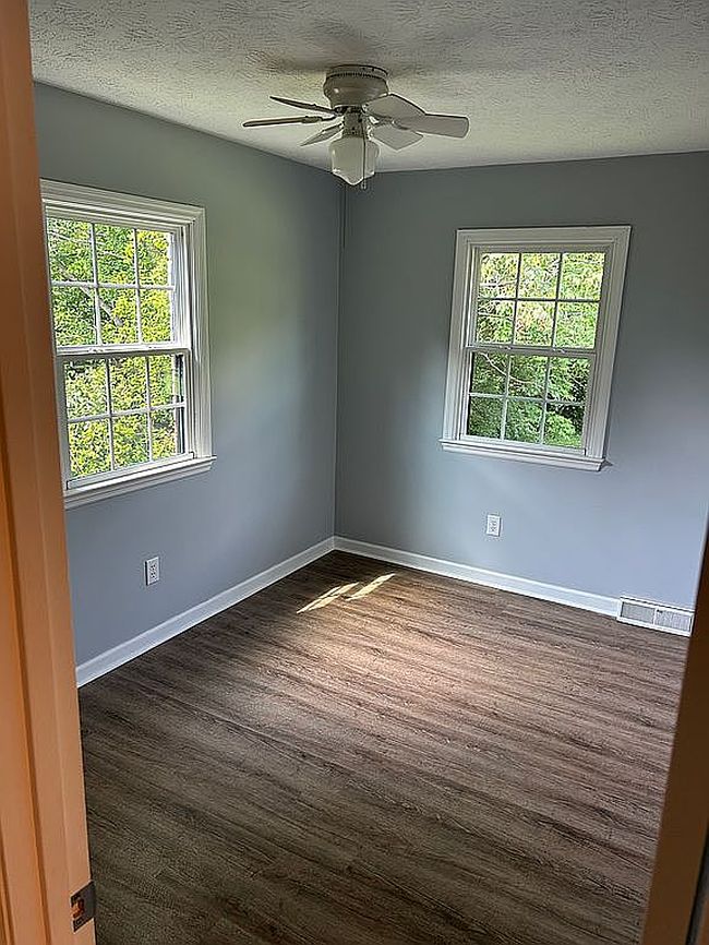 Photo of 355 Lee Dr, Stanford, KY