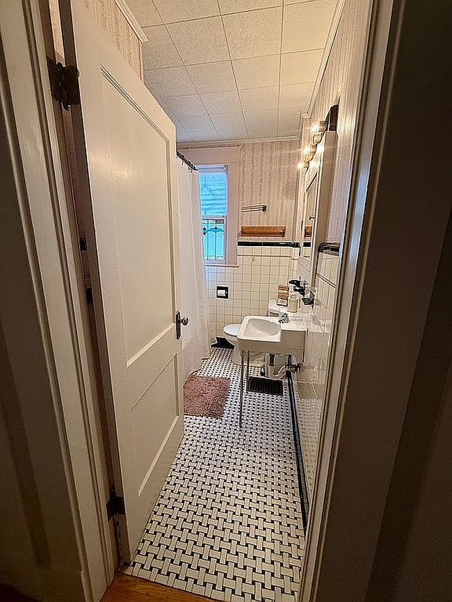 Additional photo 3 of property located at 909 Nw 16th St