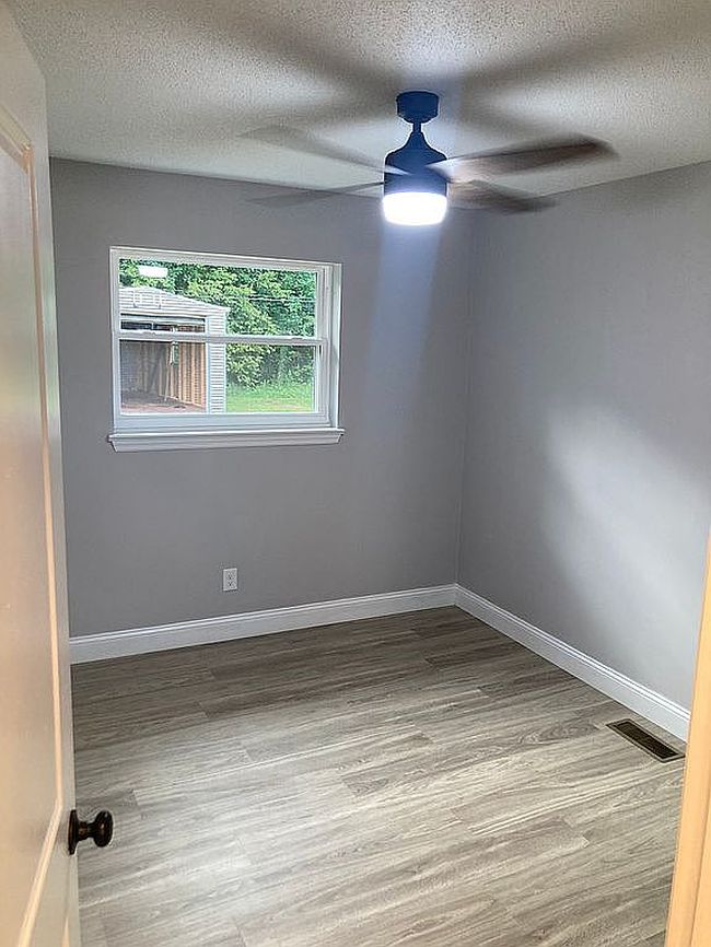 Photo of 39 Cook St, La Fayette, GA