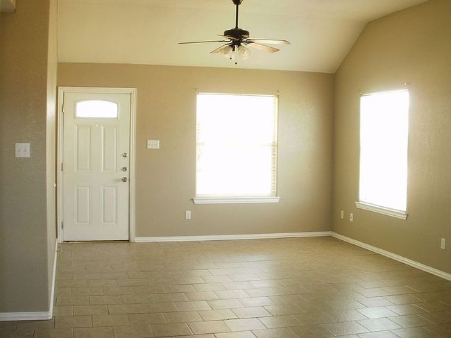Photo of 618-620 S Blue Meadow Ct, Weatherford, TX