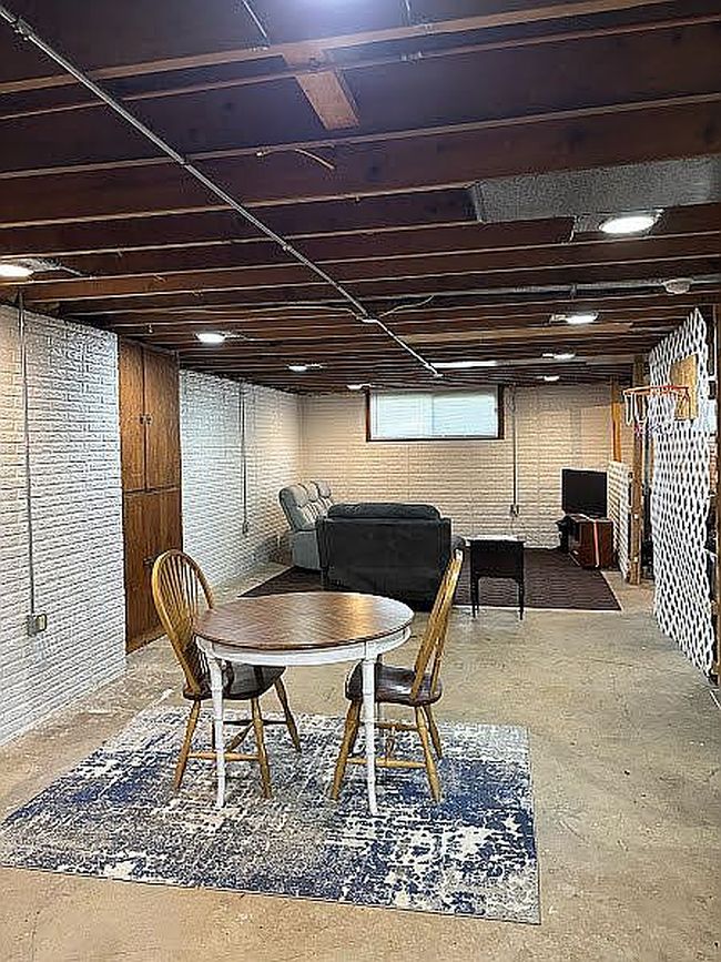 Photo of 1040 W 58th St, Davenport, IA