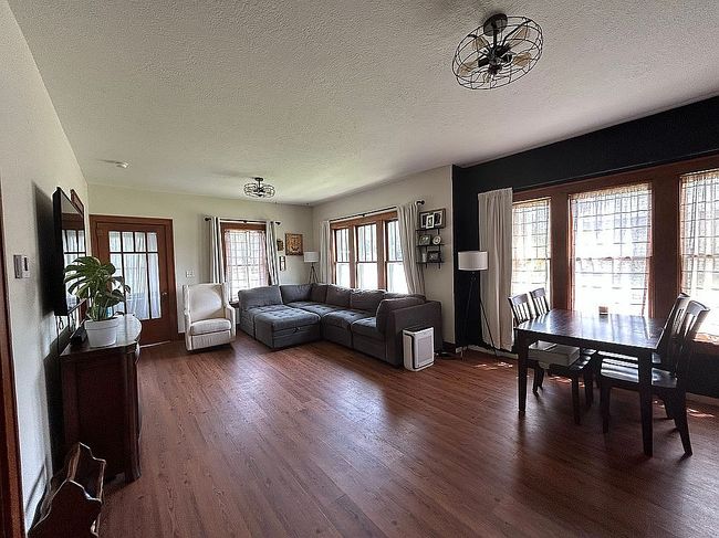 Image of 126 6th Ave S