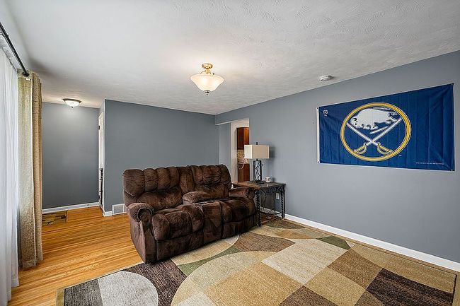 Photo of 5908 Hoover Rd, Sanborn, NY