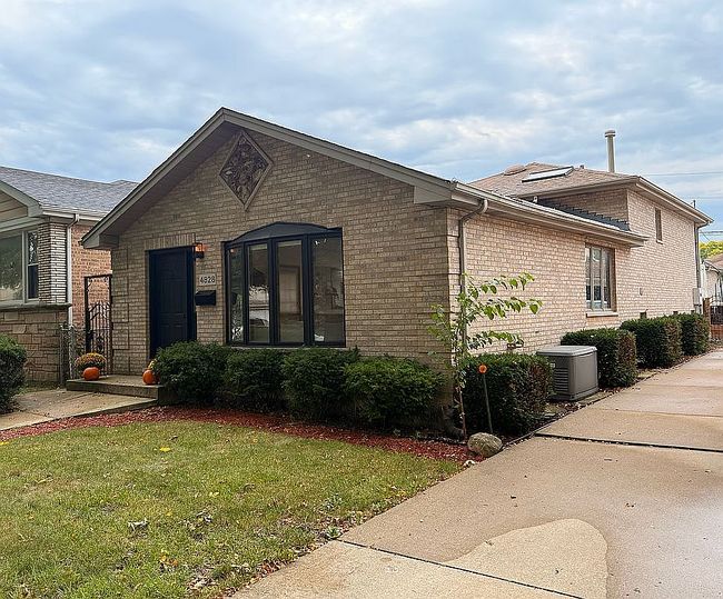 Preview of property located at 4828 N Newcastle Ave