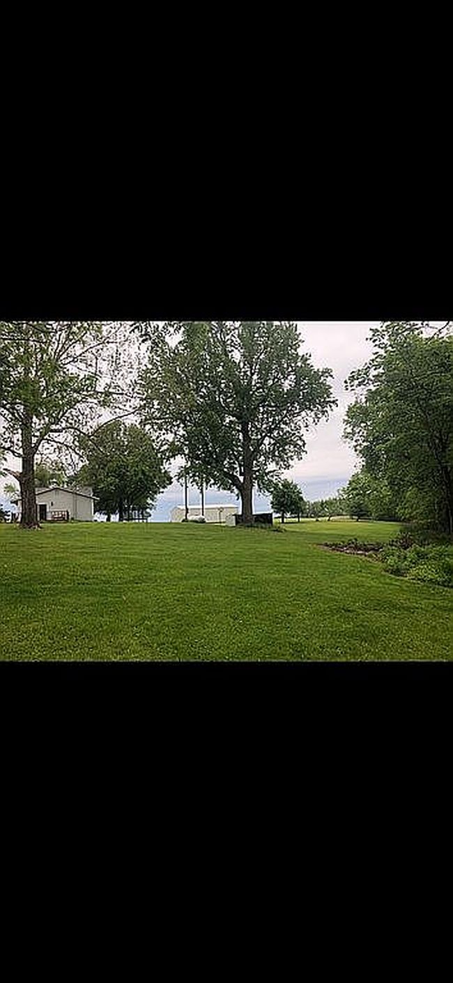 Photo of 1085 Merritt Blacktop Rd, Bluffs, IL