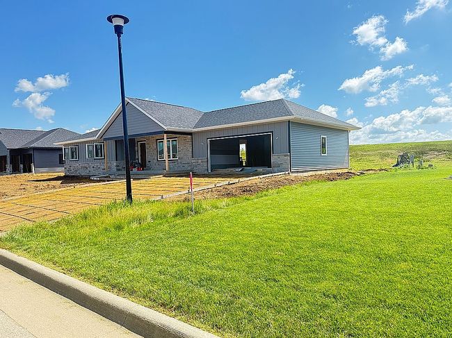Photo of 145 Mulberry Dr Se, Cascade, IA