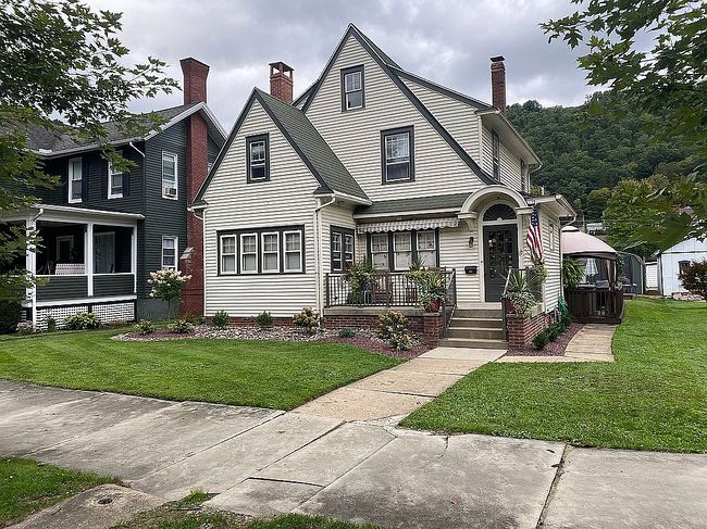 Preview of property located at 114 W 4th St