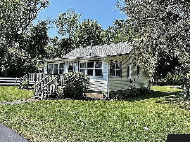 Photo of 12907 Ontario St, Irving, NY