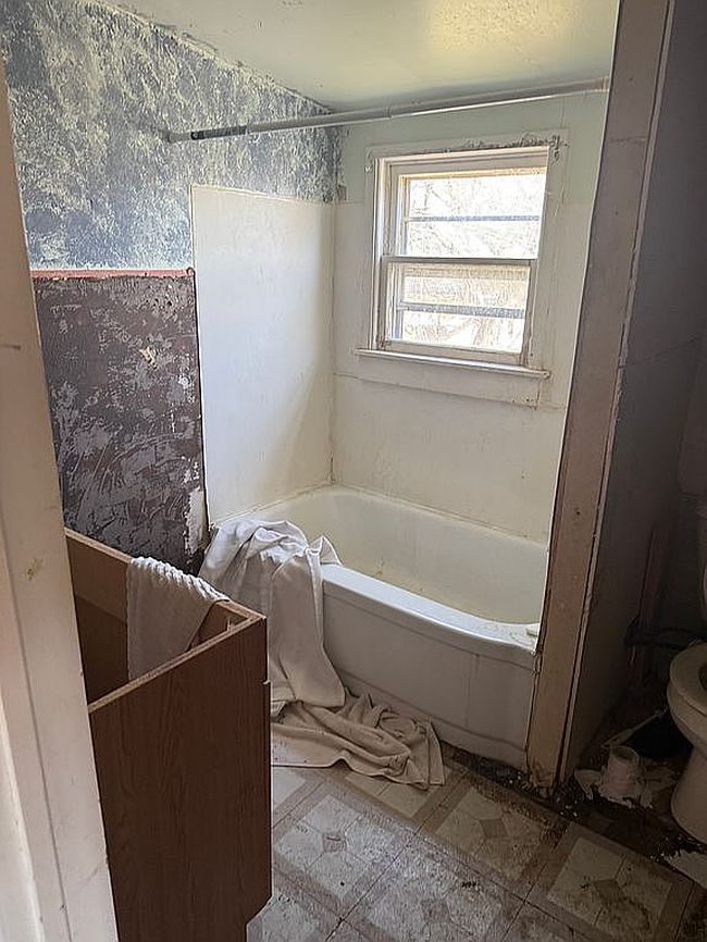 Image of 202 5th Ave E