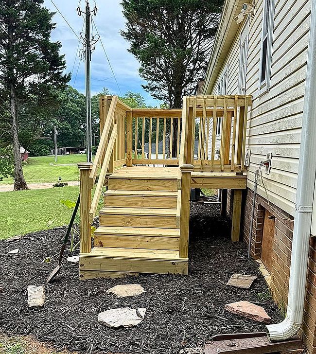 Photo of 360 Ararat Longhill Rd, Pilot Mtn, NC