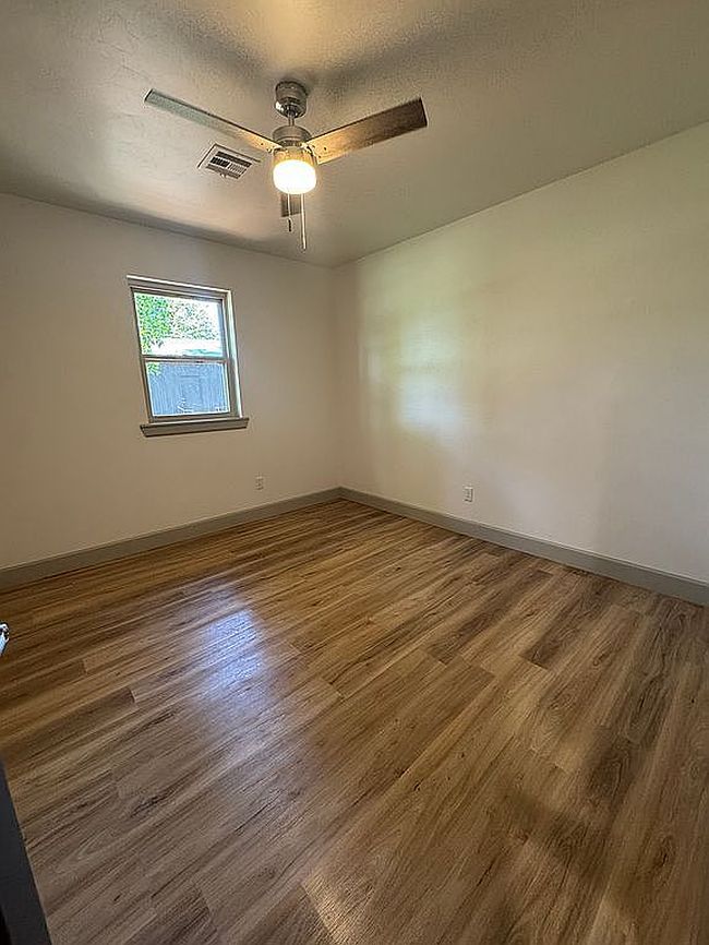 Photo of 105 Virginia Ave, Elk City, OK