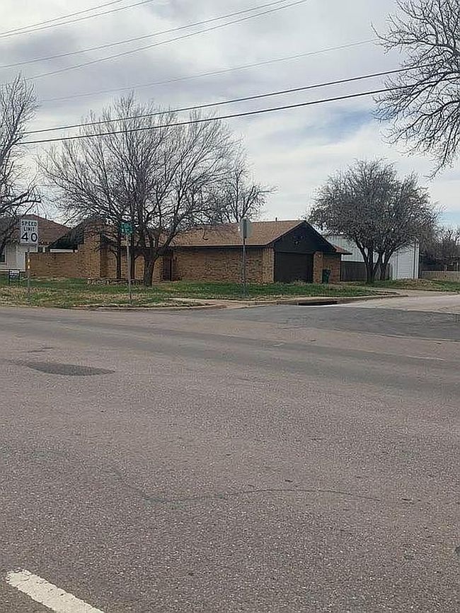 1300 S Main St, Quanah, TX