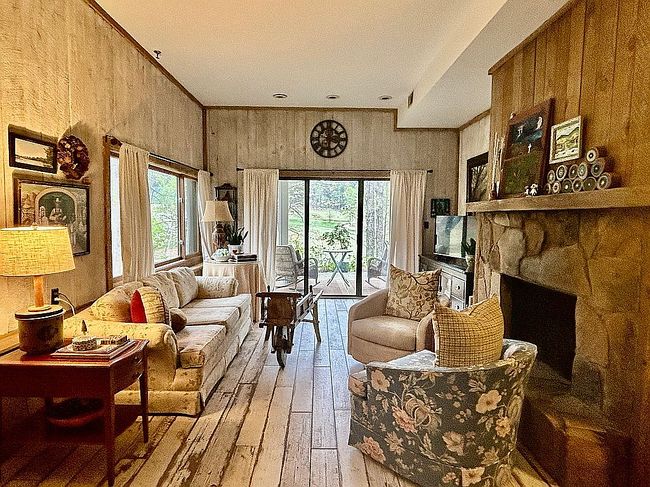 Additional photo 2 of property located at 251 Shakespeare Dr Unit 321