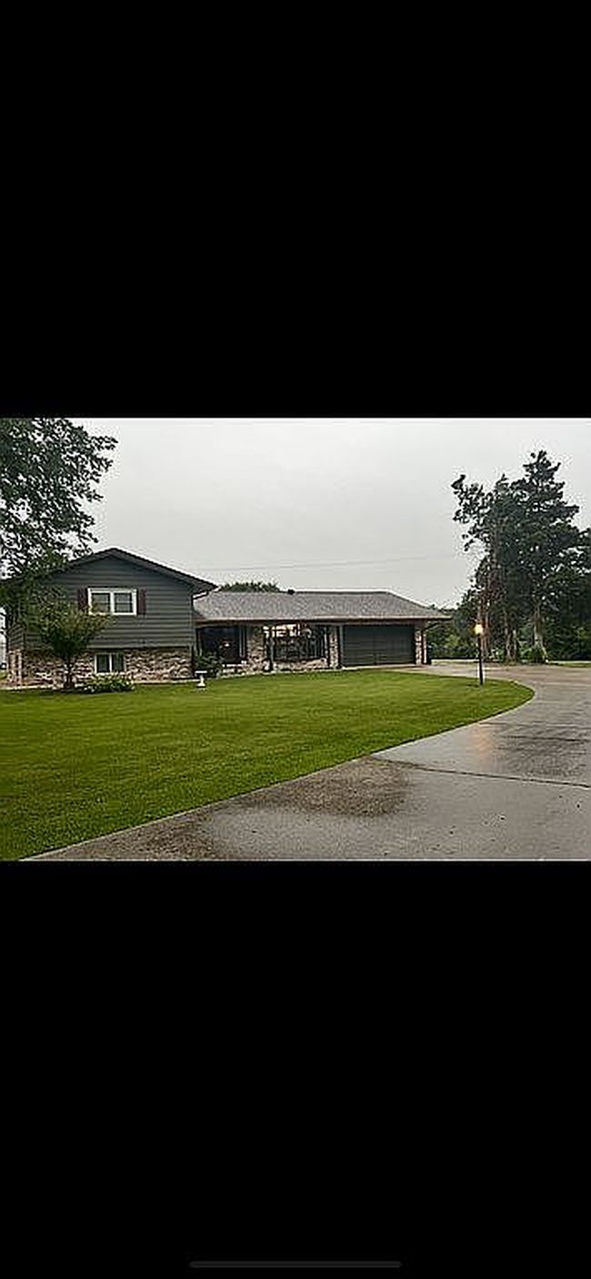 Photo of 68 E Lakeview Ln