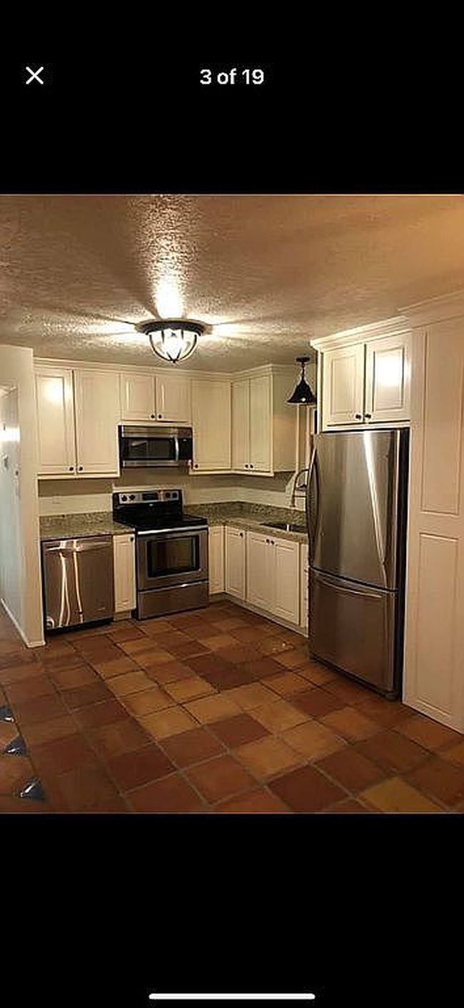 Image of 1072 Village Way