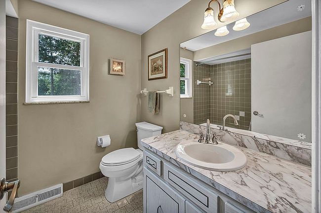 Photo of 624 Millard Dr, Bay Village, OH