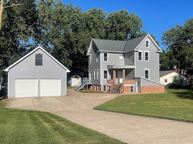 Preview of property located at 329 S 1st St
