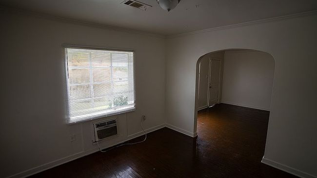 Image of 421 Lawrence Rd