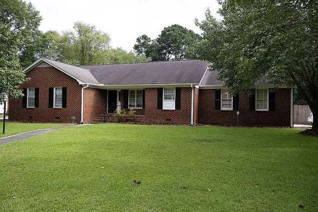 Photo of 407 Cedarhurst Rd