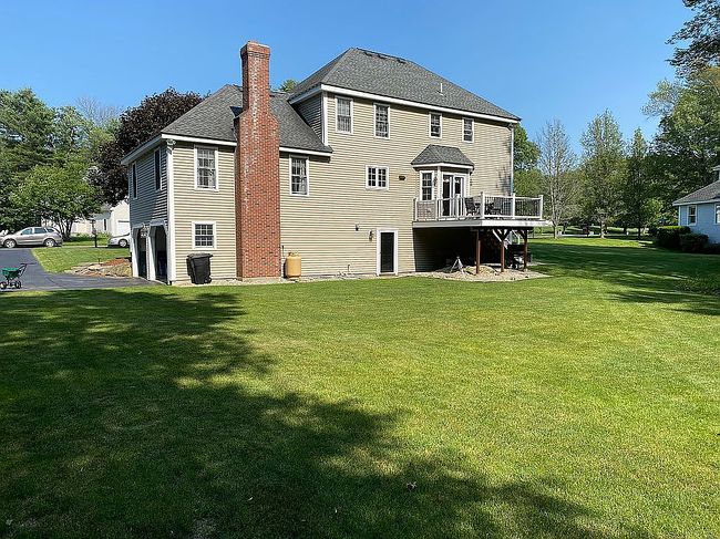 Photo of 5 Wildflower Dr, Sutton, MA